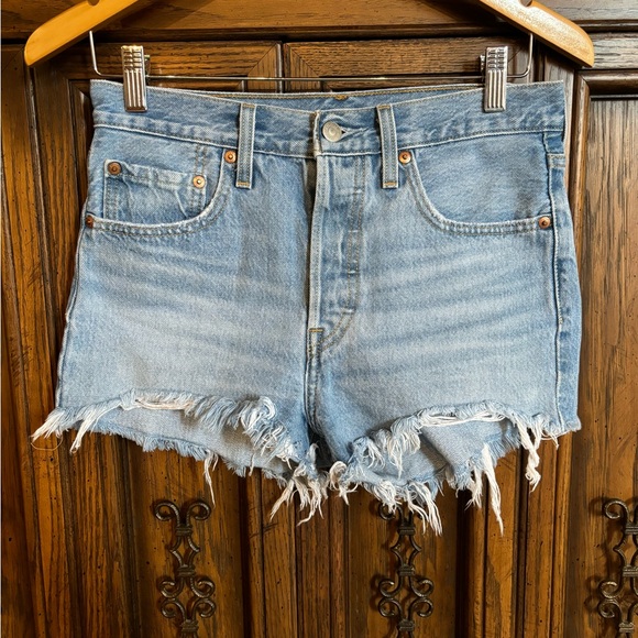 Levi’s 501 Jean shorts - Picture 2 of 2